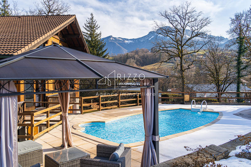 Maison - 222 m² - 5 pièces