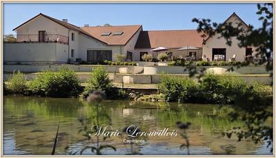 Maison - 440 m² - 12 pièces