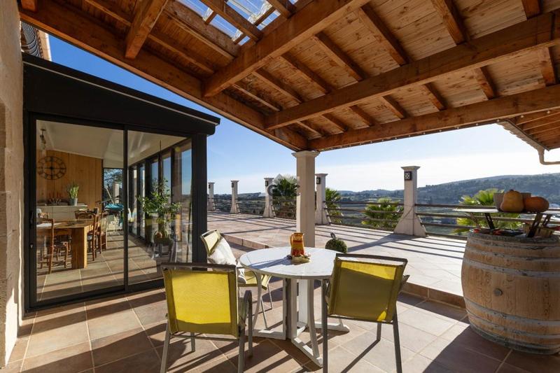 Maison - 222 m² - 8 pièces