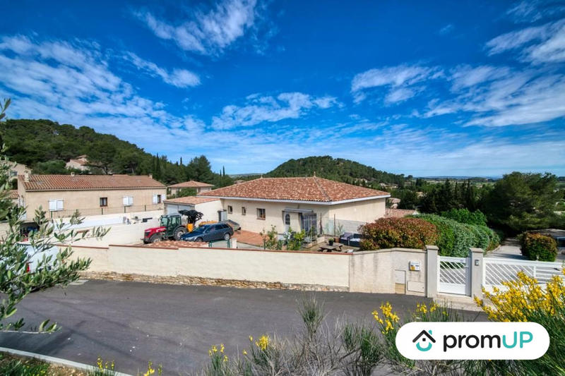 Maison - 285 m² - 10 pièces