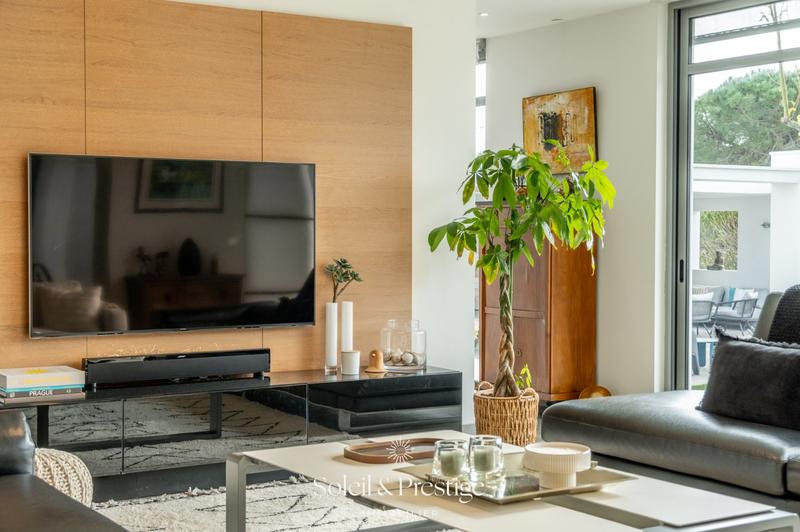 Maison - 313 m² - 8 pièces