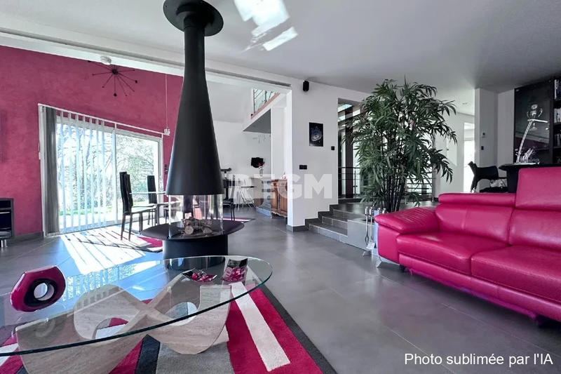 Propriété - 200 m² - 8 pièces