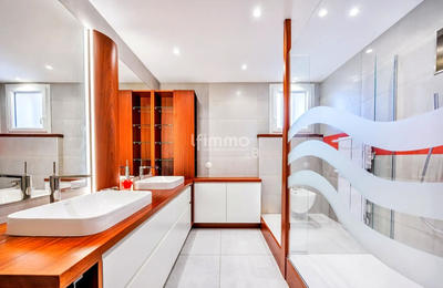 Maison - 227 m² - 8 pièces