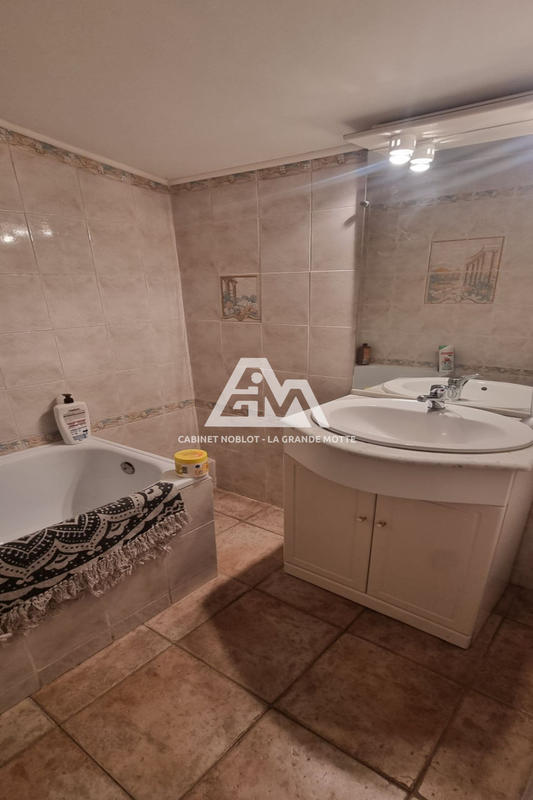 Propriété - 220 m² - 9 pièces