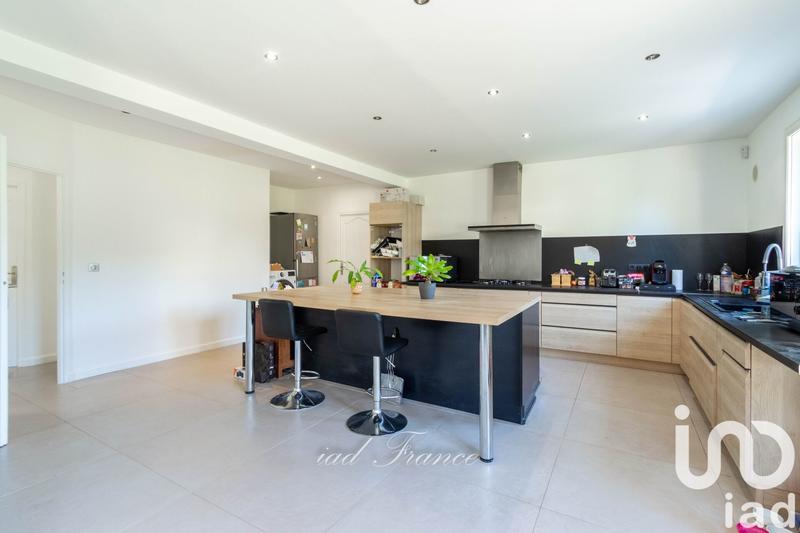 Maison - 230 m² - 8 pièces