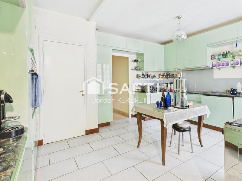 Maison - 380 m² - 13 pièces