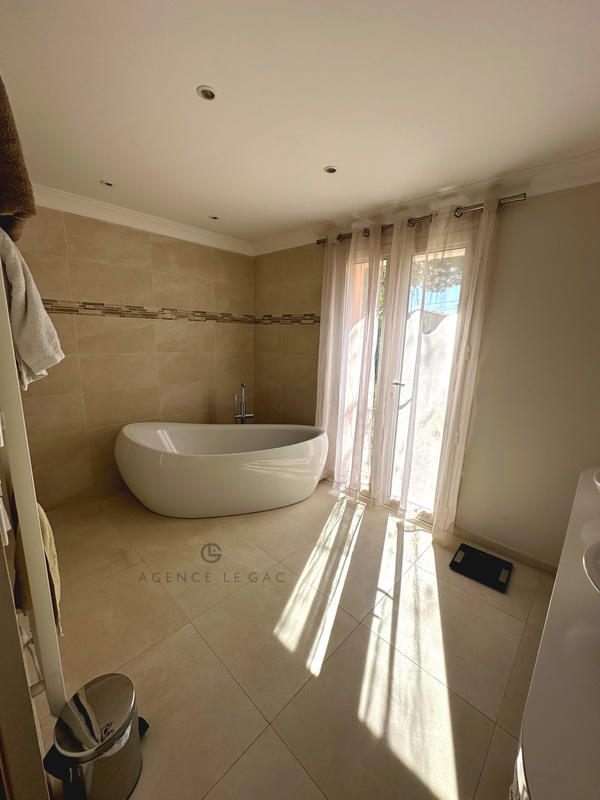 Villa - 196 m² - 5 pièces