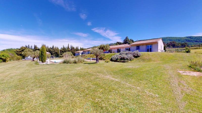 Maison - 313 m² - 11 pièces