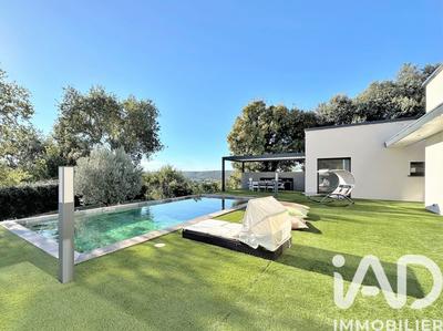 Maison - 207 m² - 6 pièces