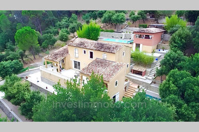 Maison - 236 m² - 9 pièces