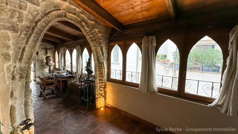 Propriété - 402 m² - 8 pièces