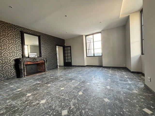 Maison traditionnelle - 310 m² - 9 pièces