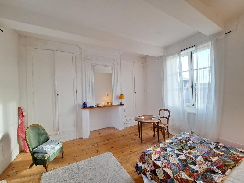 Maison - 245 m² - 9 pièces