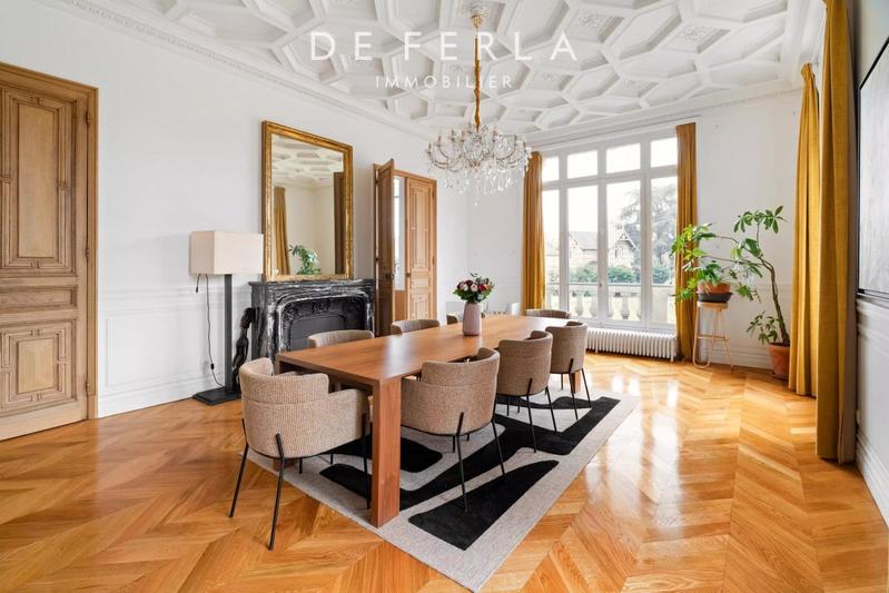 Château - 826 m² - 18 pièces