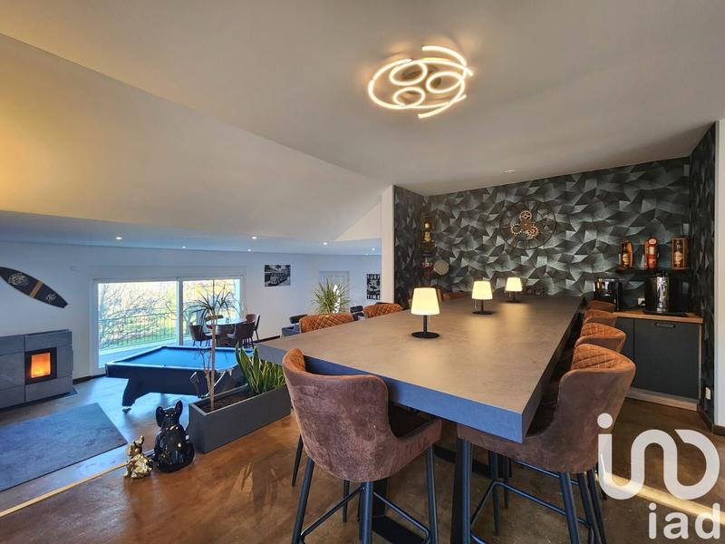 Maison - 303 m² - 8 pièces