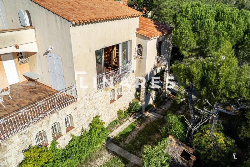 Maison - 240 m² - 7 pièces