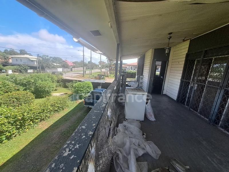 Maison - 338 m² - 8 pièces