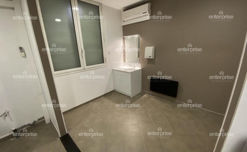 Local commercial - 350 m² - 27 pièces