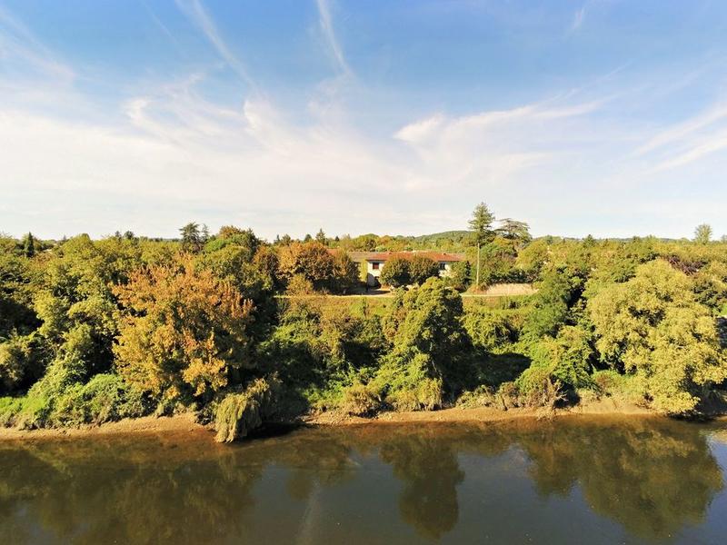 Maison - 296 m² - 15 pièces