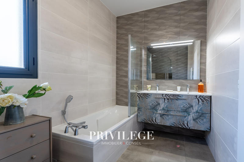 Maison - 199 m² - 6 pièces