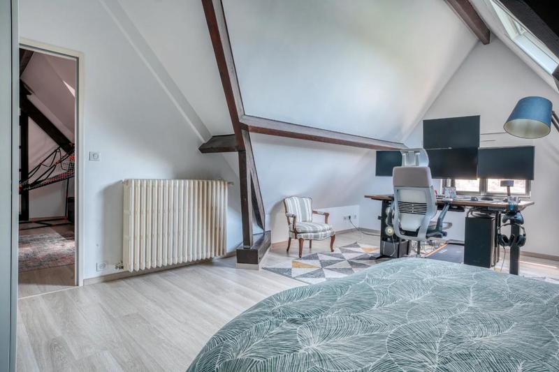 Maison - 210 m² - 8 pièces