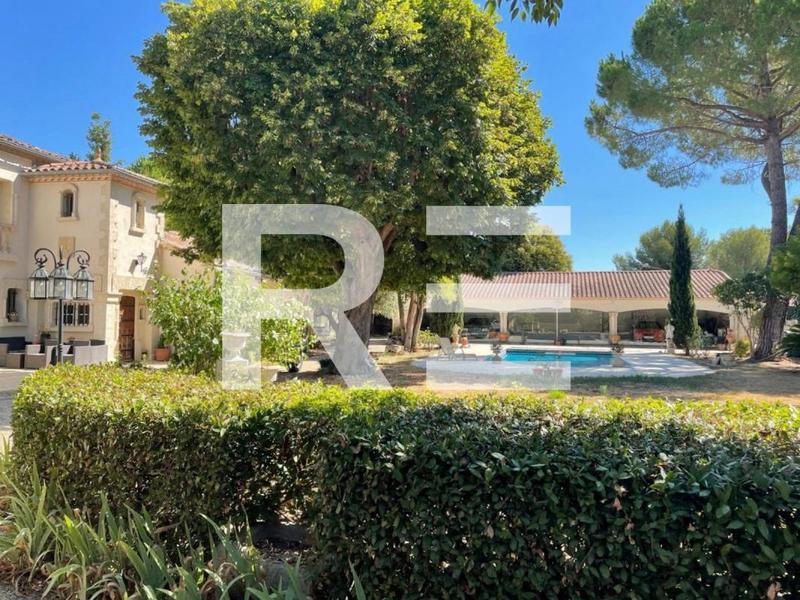 Maison de maîtres - 300 m² - 8 pièces