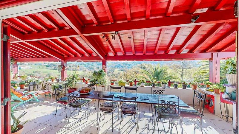 Maison - 311 m² - 10 pièces