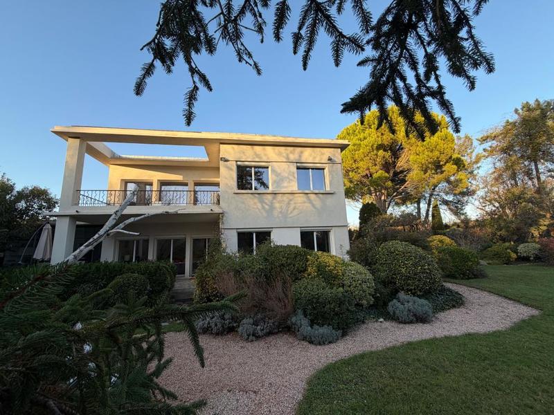 Villa - 196 m² - 7 pièces