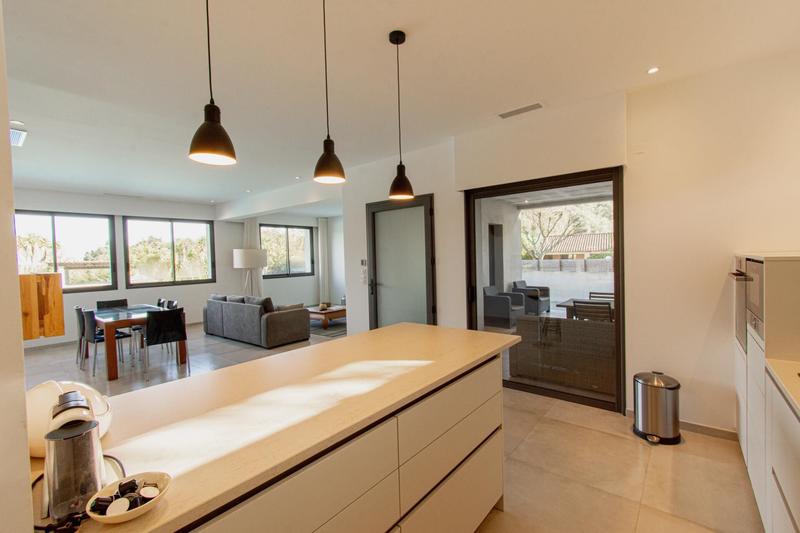 Local commercial - 1 171 m² - 58 pièces