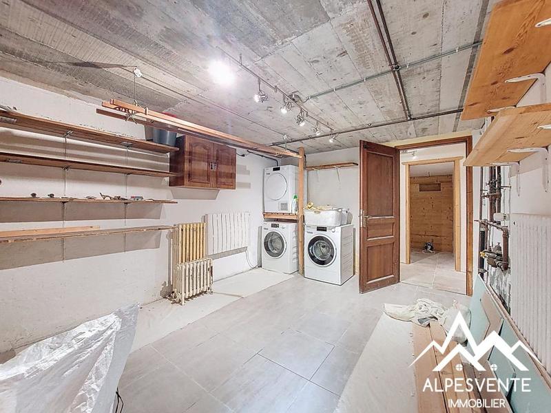 Maison - 249 m² - 9 pièces