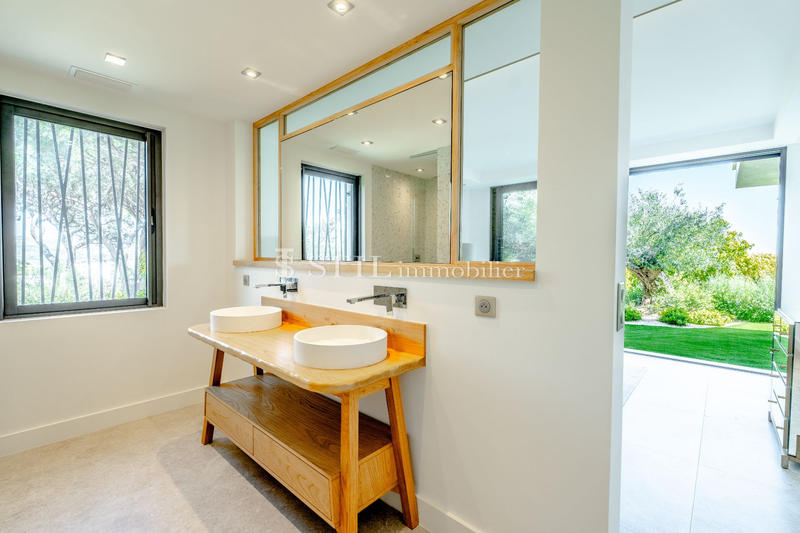 Villa - 370 m² - 6 pièces