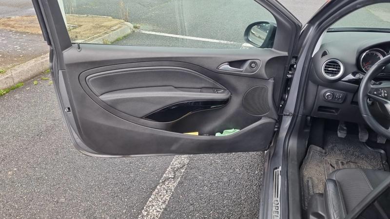 Opel Adam 1.4 TwinPort 87 Black Edition