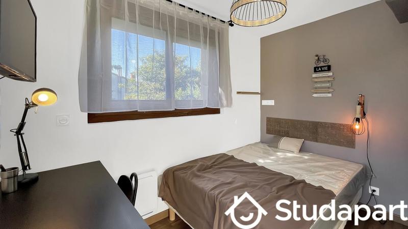 Chambre - 14 m² - 1 pièce