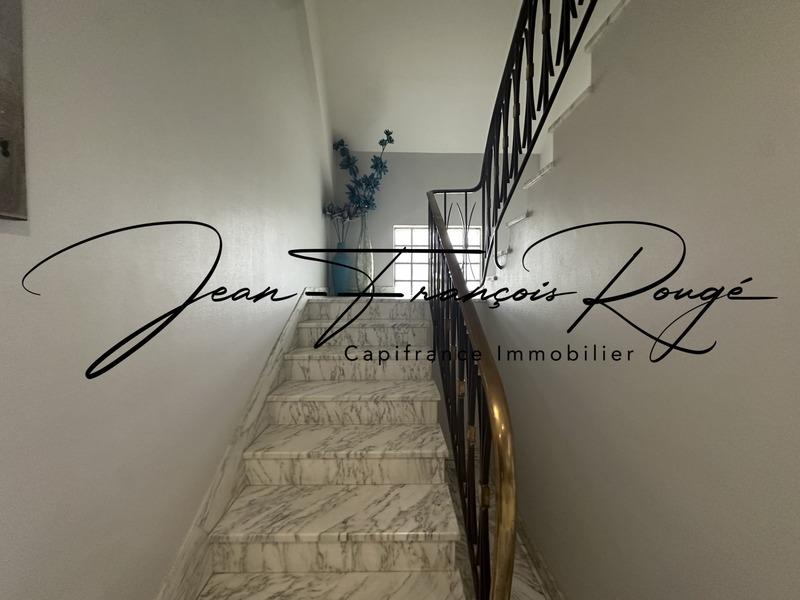 Maison - 210 m² - 9 pièces