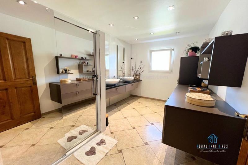 Maison traditionnelle - 170 m² - 6 pièces