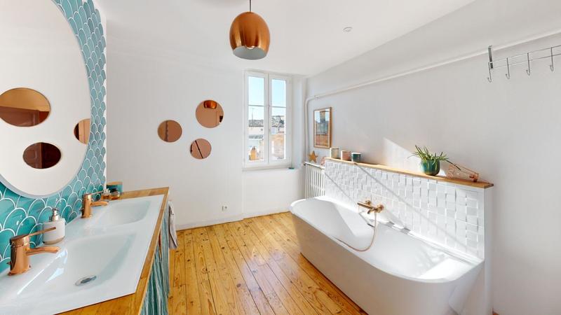 Demeure - 210 m² - 5 pièces