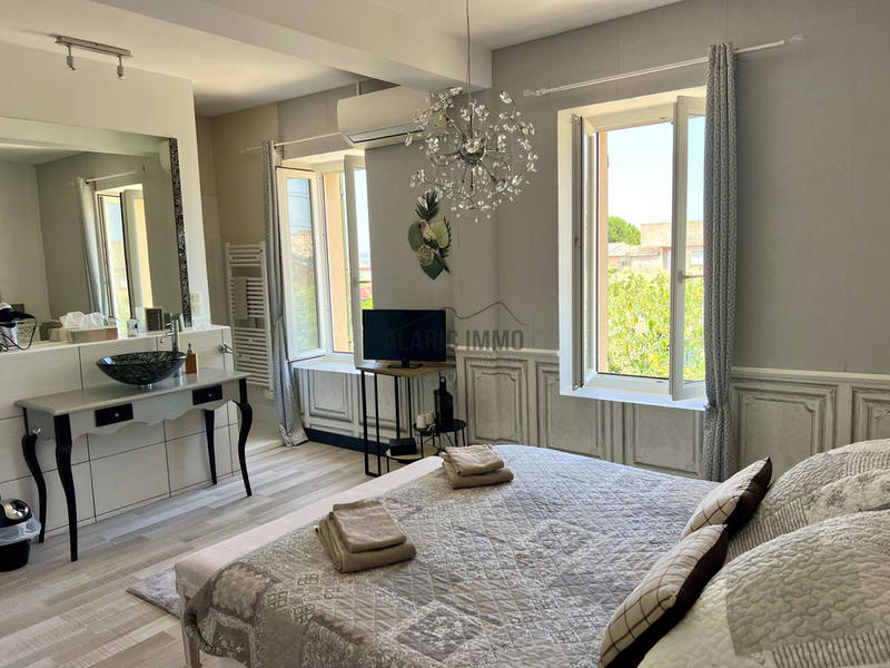 Propriété - 580 m² - 18 pièces