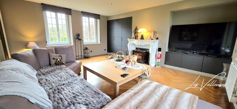 Maison - 300 m² - 8 pièces