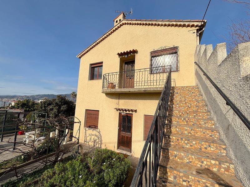 Appartement - 93 m² - 5 pièces