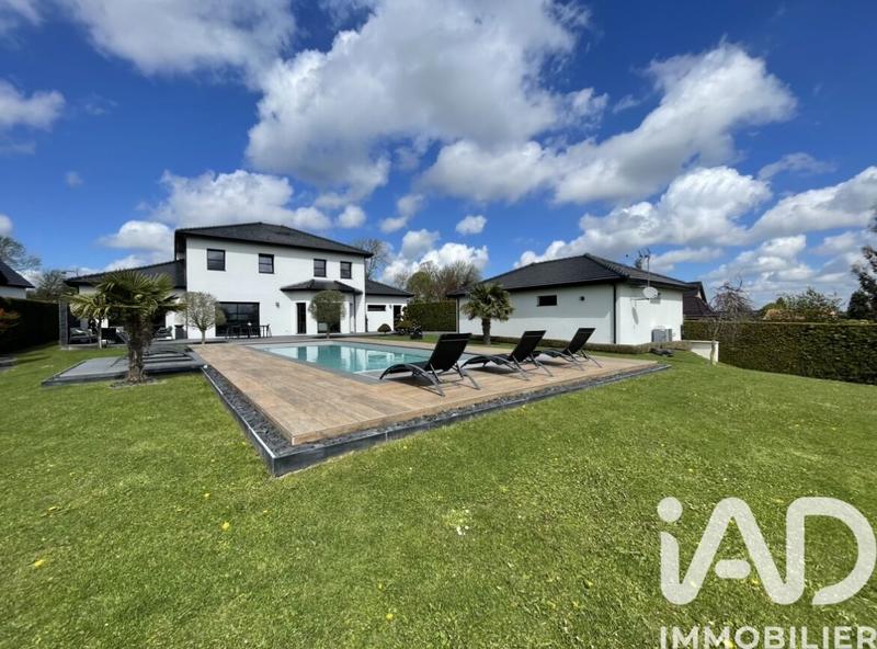 Maison - 285 m² - 9 pièces