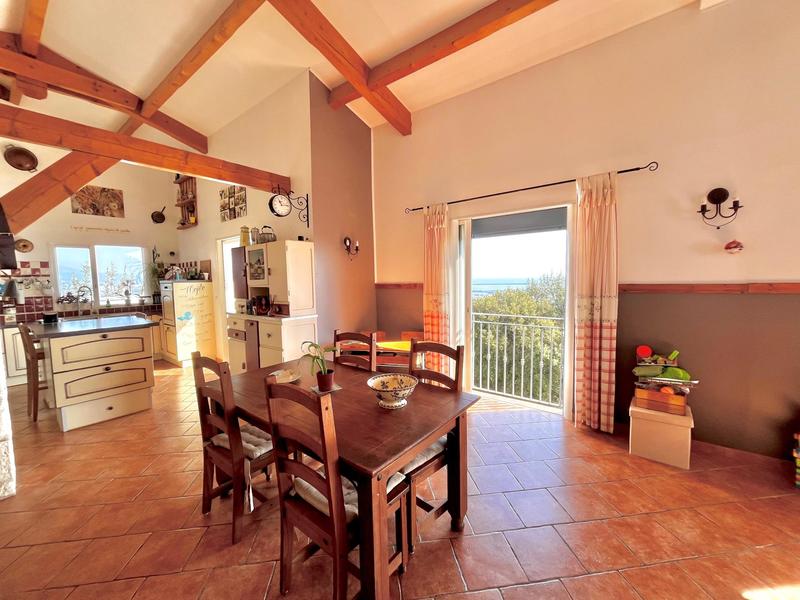 Maison - 213 m² - 6 pièces