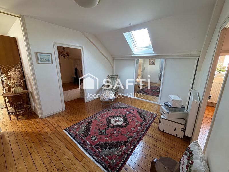 Maison - 280 m² - 10 pièces