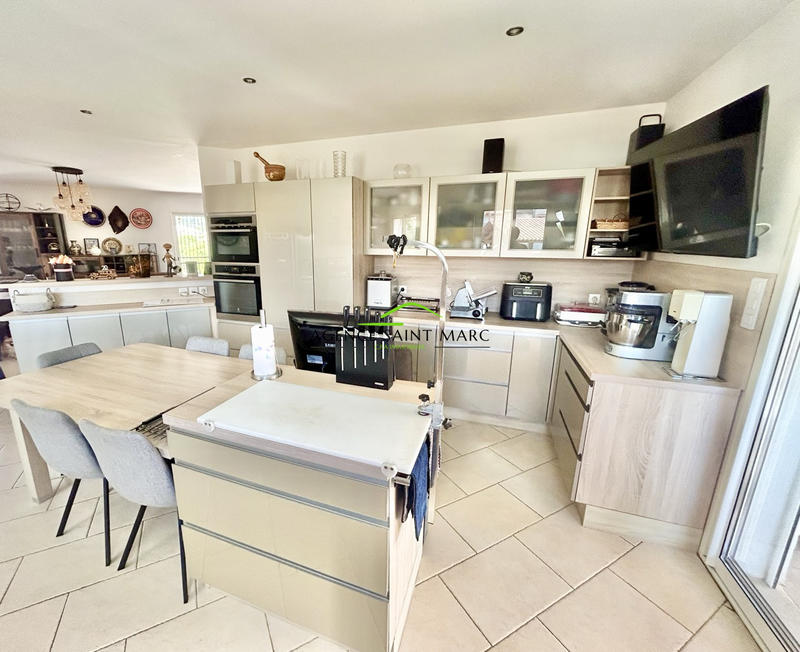 Maison - 180 m² - 5 pièces