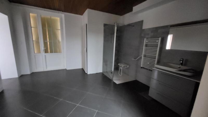 Maison - 330 m² - 13 pièces