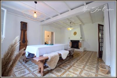 Maison - 218 m² - 8 pièces