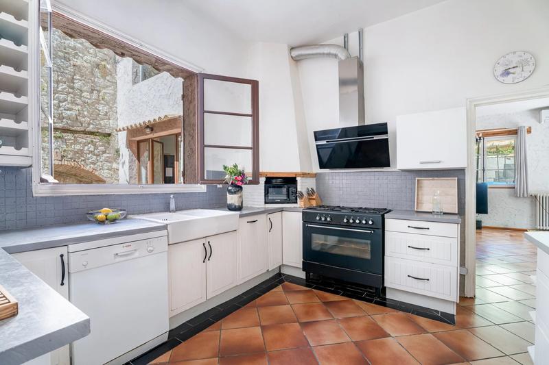 Maison - 235 m² - 8 pièces