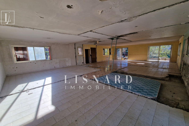 Villa - 243 m² - 5 pièces