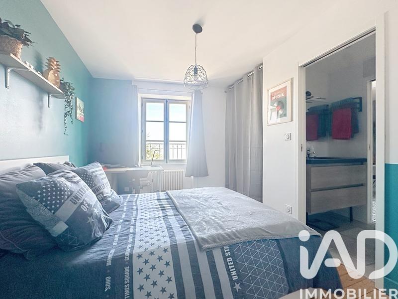 Maison - 220 m² - 9 pièces