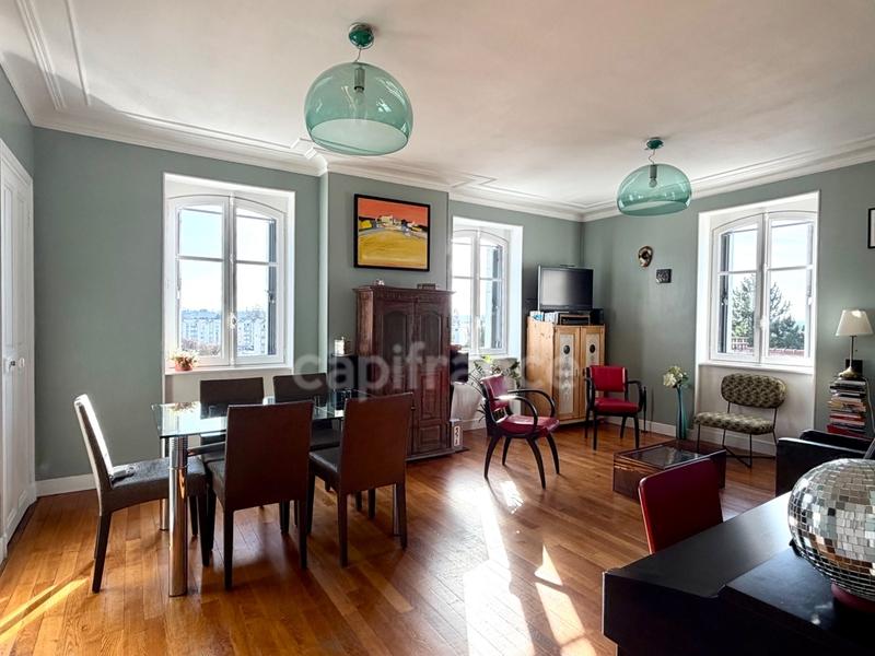 Appartement - 100 m² - 5 pièces