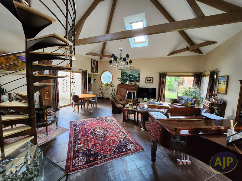 Maison - 160 m² - 4 pièces